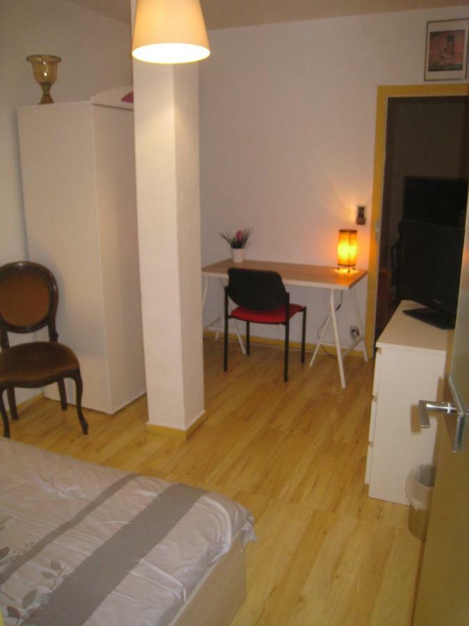 Chambres Privatives Chez L'Habitant 게브윌러 외부 사진